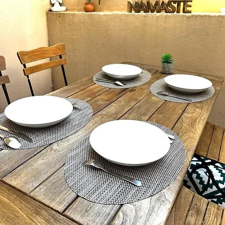 Centre, 3 Chambres, 2 Salles De Bain, Clim, Terrasse, Wifi Appartement *