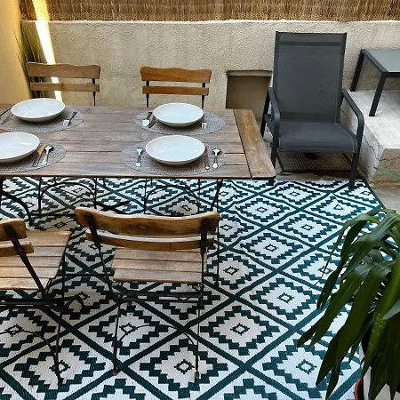 Appartement Centre, 3 Chambres, 2 Salles De Bain, Clim, Terrasse, Wifi *